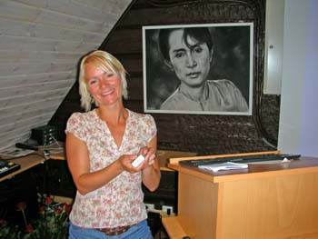 23