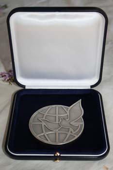 02_Fangenes_Testamente_medalje