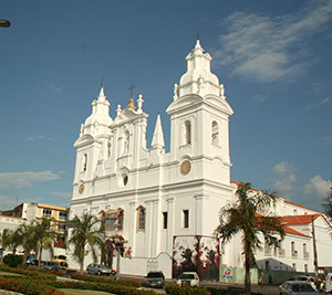 %_tempFileName06_0_Belem-Cathedral1%