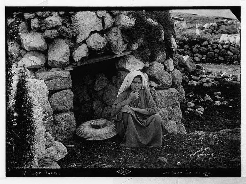 %_tempFileName35_Woman-at-village-oven%