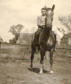 Paul mit Pferd Rex in Bertelsdorf4